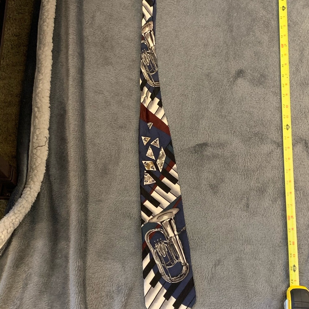 Tie with music on it